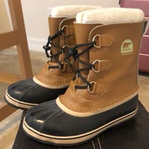 Boys Sorel boots